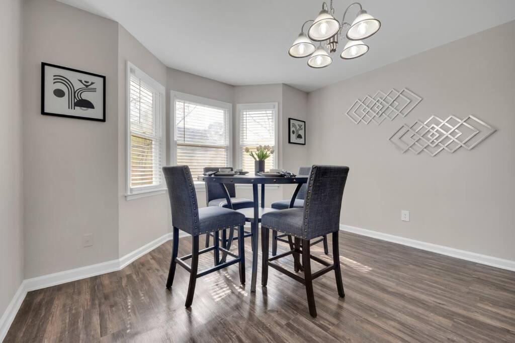 Plush Two Bedroom Retreat. A Home Away From Home! Riverdale Extérieur photo