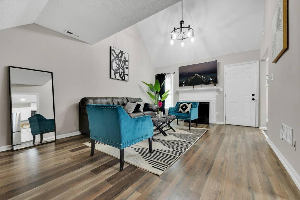 Plush Two Bedroom Retreat. A Home Away From Home! Riverdale Extérieur photo