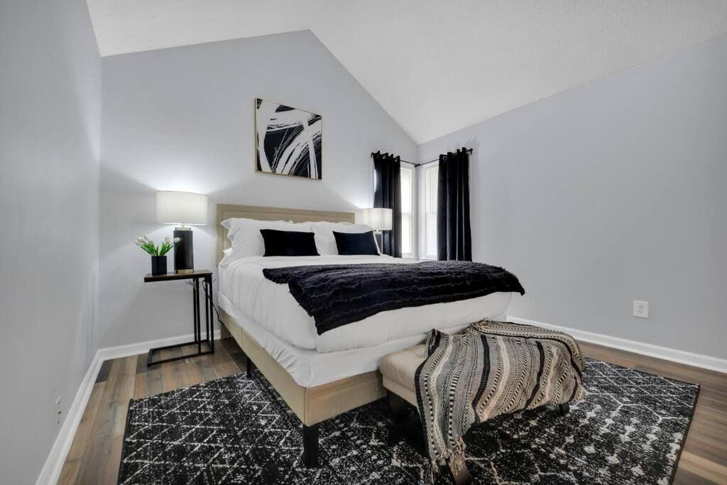 Plush Two Bedroom Retreat. A Home Away From Home! Riverdale Extérieur photo