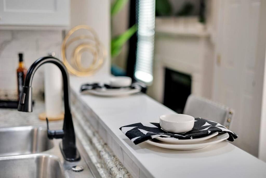 Plush Two Bedroom Retreat. A Home Away From Home! Riverdale Extérieur photo